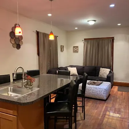 Cozy 4 Bedroom Home Accommodates 10 In Niagara Usa